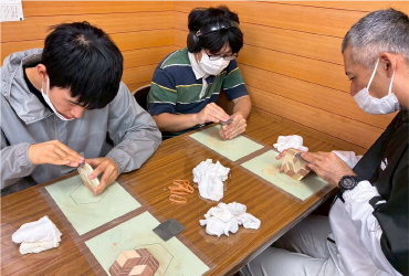 箱根で寄木細工を体験